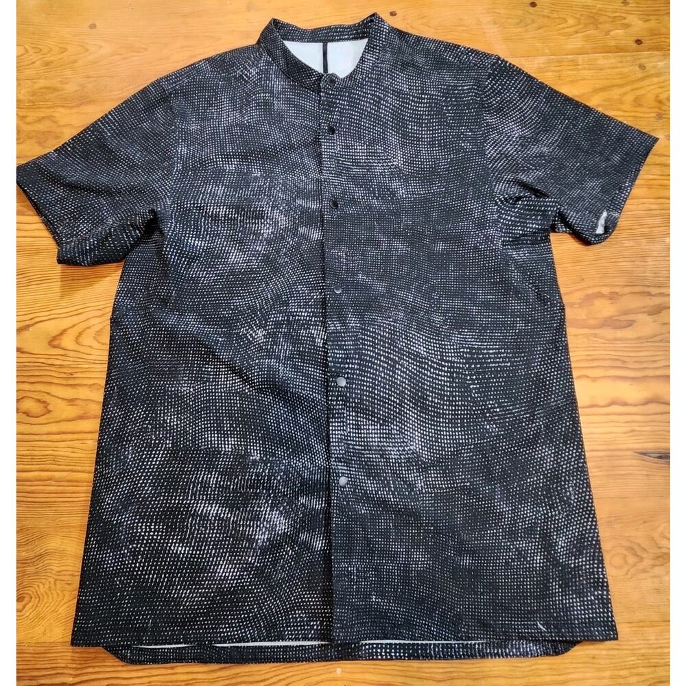 3 Lululemon Men Airing Easy Short Sleeve Button Up Lot Athleisure Preppy LG READ - Picture 2 of 16